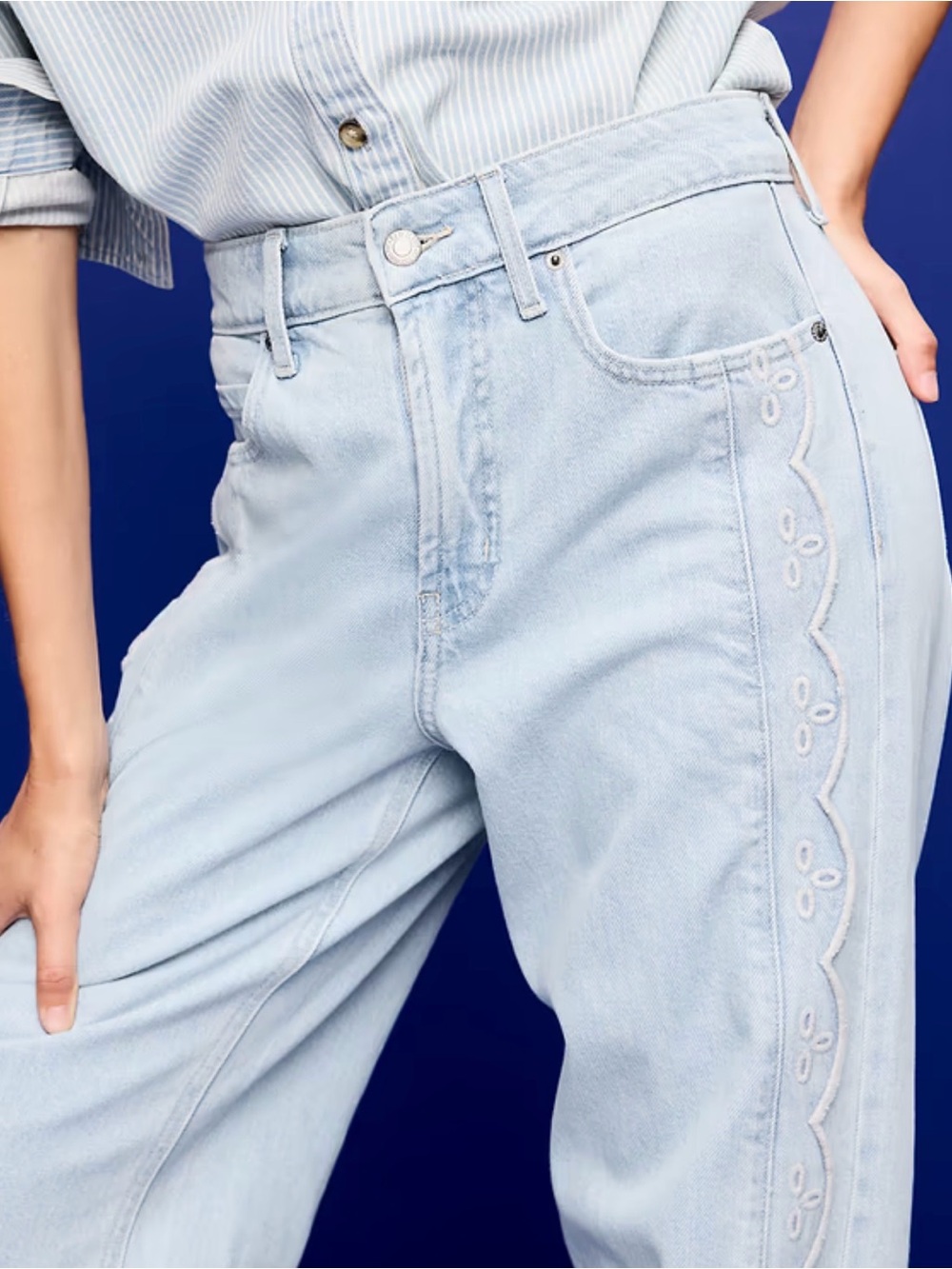 Old Navy Light Blue Embroidered Side-Trim Boyfriend Jeans